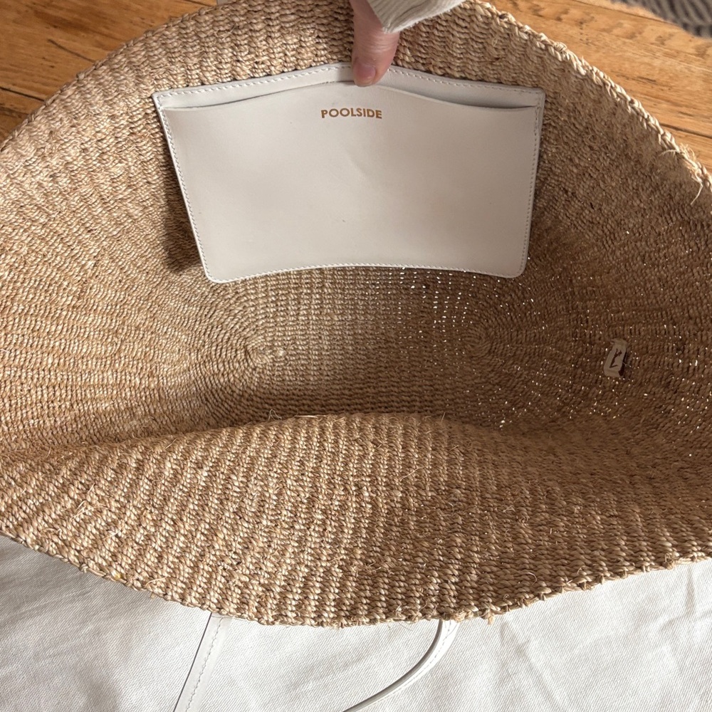 Poolside East West Charm Tote With Dustbag - Picture 4 of 7